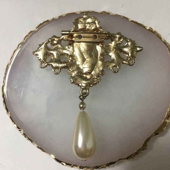 Retro Cameo brooch pin with faux pearl accent Victorian Regency goth - Picture 3 of 6